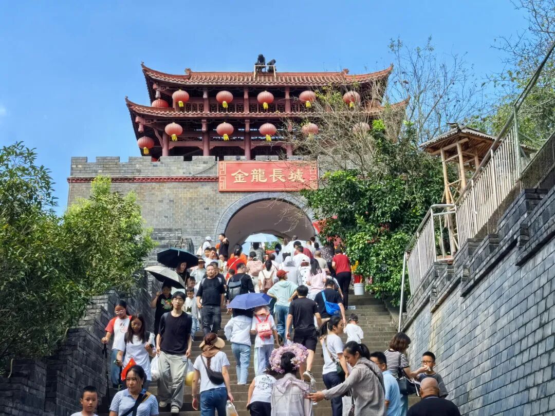 省尊龙凯时集团领导带队开展国庆、中秋“双节”安全检查并看望慰问一线干部职工