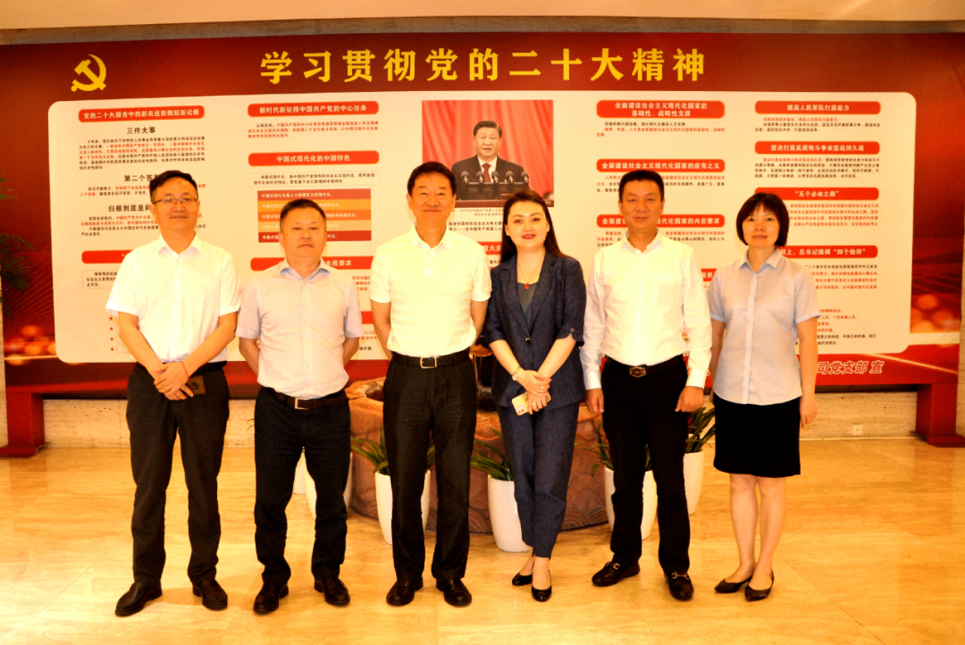 四川尊龙凯时集团党委书记、董事长任丁调研花园宾馆