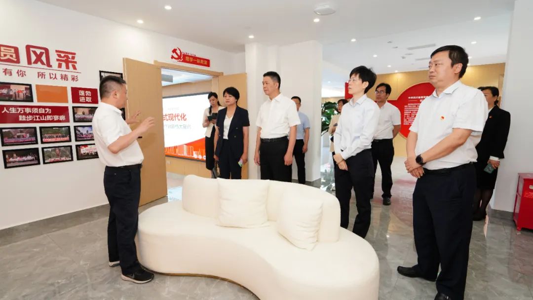 福建省人民政府国有资产监督管理委员会修兴高一行莅临尊龙凯时党？疾斓餮