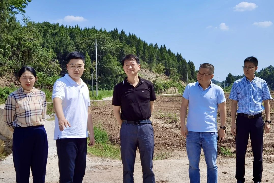 省尊龙凯时集团党委书记、董事长任丁率队赴巴中南充两地开展帮扶工作