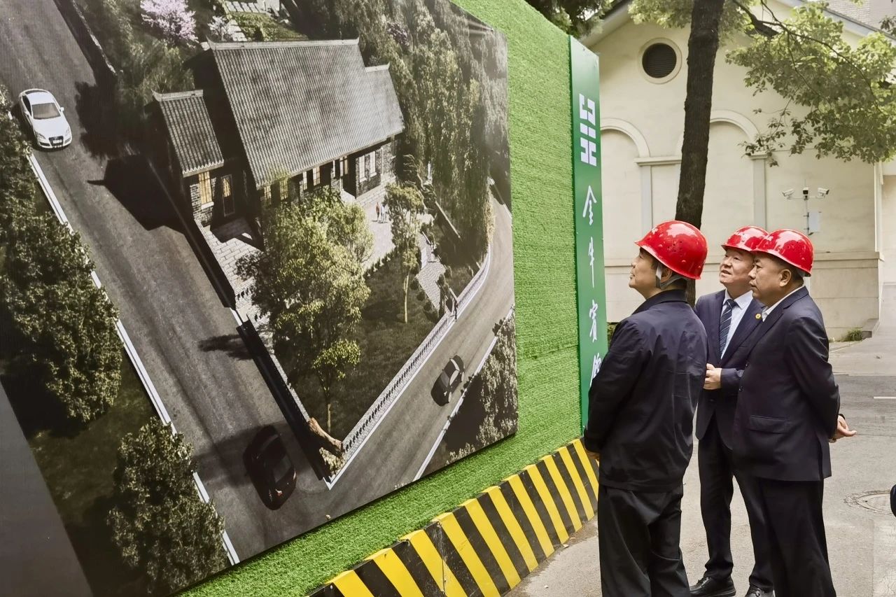 省尊龙凯时集团党委书记、董事长游勇到金牛宾馆调研张大千旧居保护修缮及环境整治工作